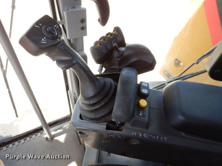 image for item IQ9602 2010 Caterpillar 140M  VHP motor grader