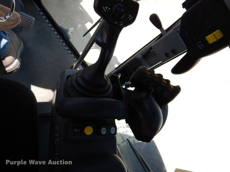 image for item IQ9602 2010 Caterpillar 140M  VHP motor grader