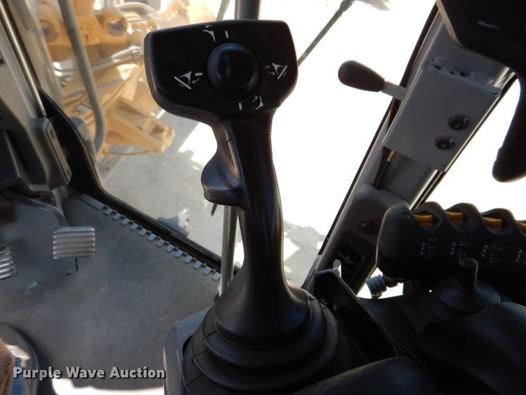 image for item IQ9602 2010 Caterpillar 140M  VHP motor grader