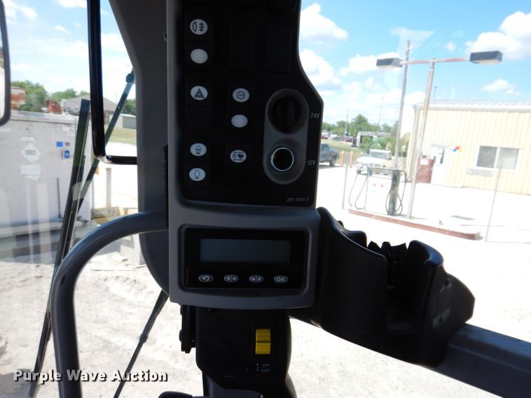 image for item IQ9602 2010 Caterpillar 140M  VHP motor grader