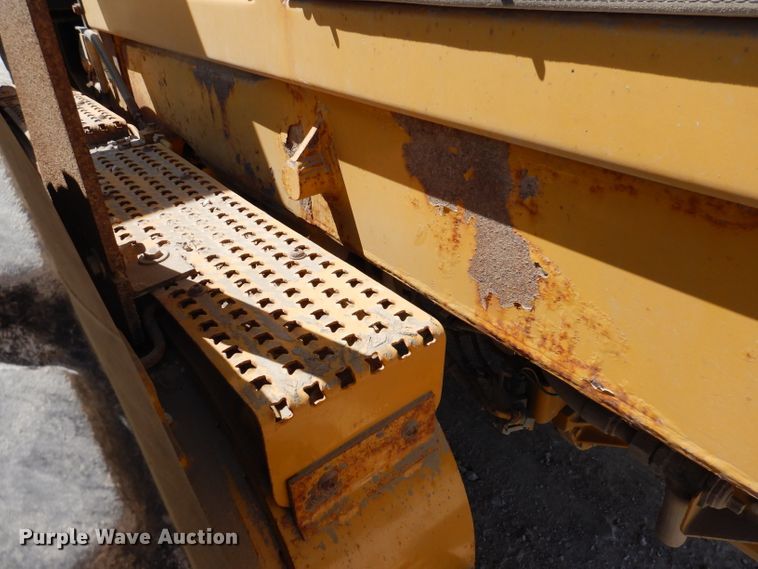 image for item IQ9602 2010 Caterpillar 140M  VHP motor grader