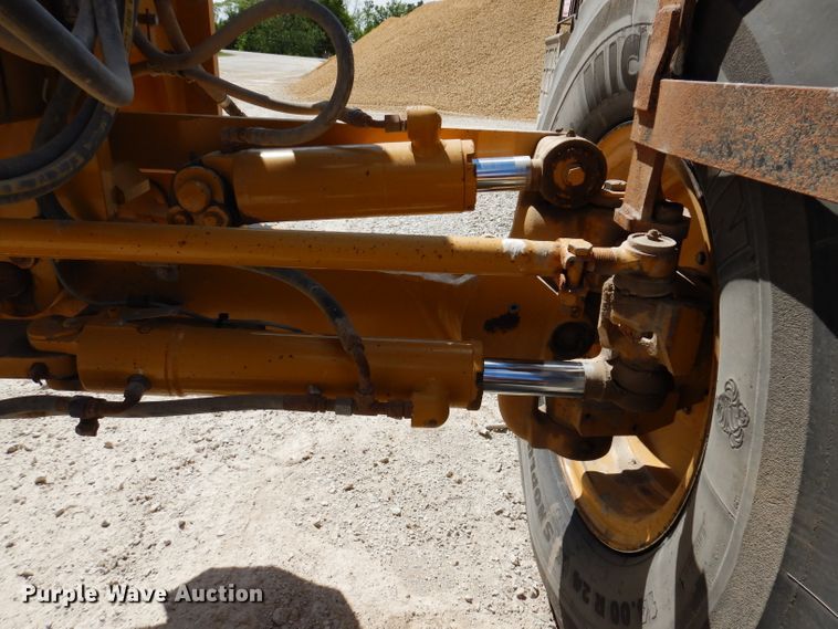 image for item IQ9602 2010 Caterpillar 140M  VHP motor grader