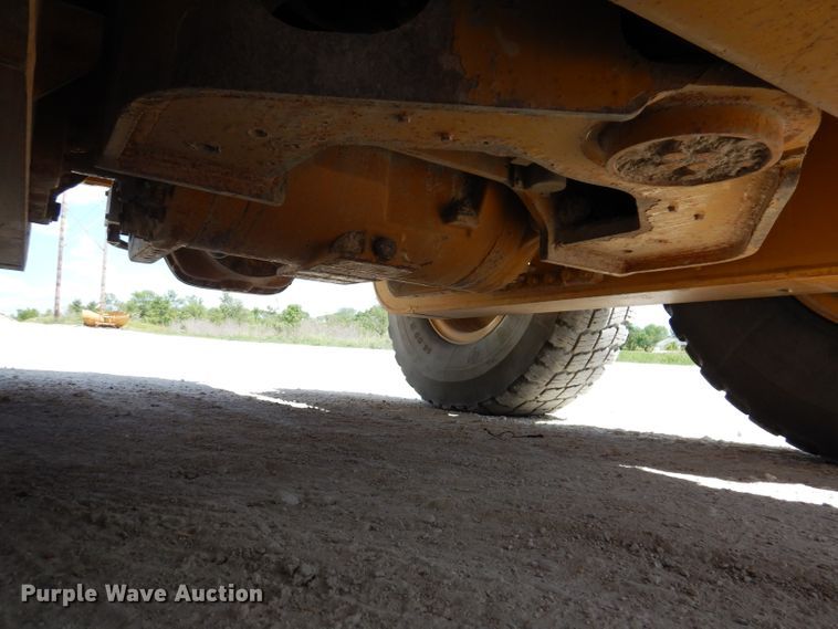 image for item IQ9602 2010 Caterpillar 140M  VHP motor grader