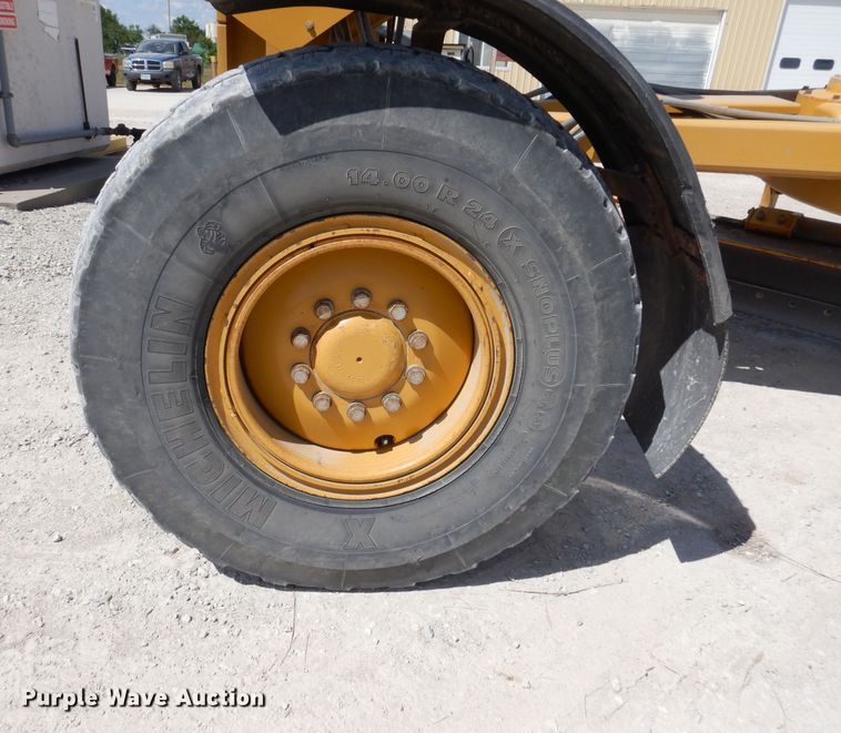 image for item IQ9602 2010 Caterpillar 140M  VHP motor grader