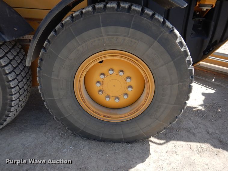 image for item IQ9602 2010 Caterpillar 140M  VHP motor grader