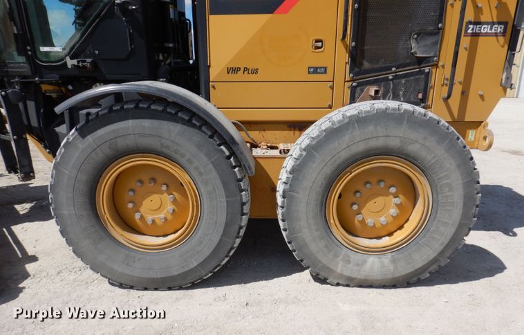 image for item IQ9602 2010 Caterpillar 140M  VHP motor grader