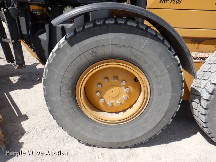 image for item IQ9602 2010 Caterpillar 140M  VHP motor grader