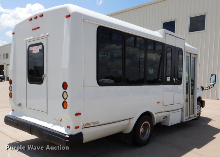 image for item IQ9609 2009 Ford E450 Super Duty  shuttle bus