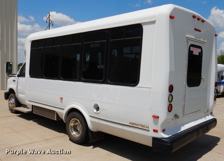 image for item IQ9609 2009 Ford E450 Super Duty  shuttle bus
