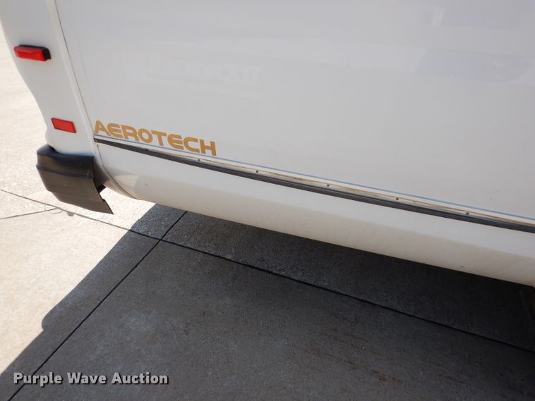 image for item IQ9609 2009 Ford E450 Super Duty  shuttle bus