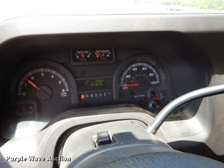 image for item IQ9609 2009 Ford E450 Super Duty  shuttle bus