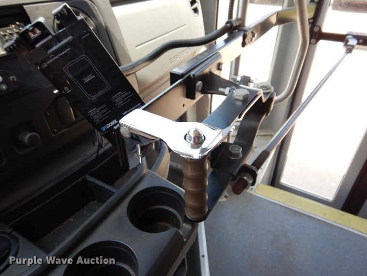 image for item IQ9609 2009 Ford E450 Super Duty  shuttle bus