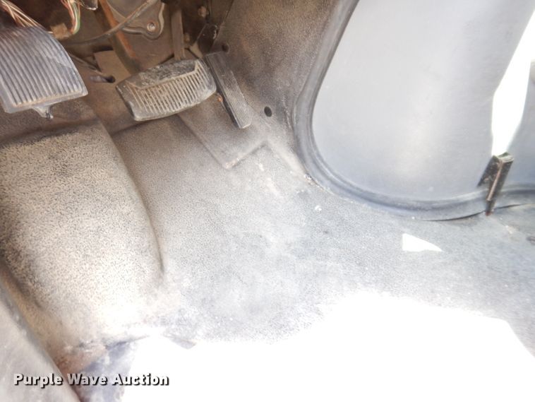 image for item IQ9609 2009 Ford E450 Super Duty  shuttle bus