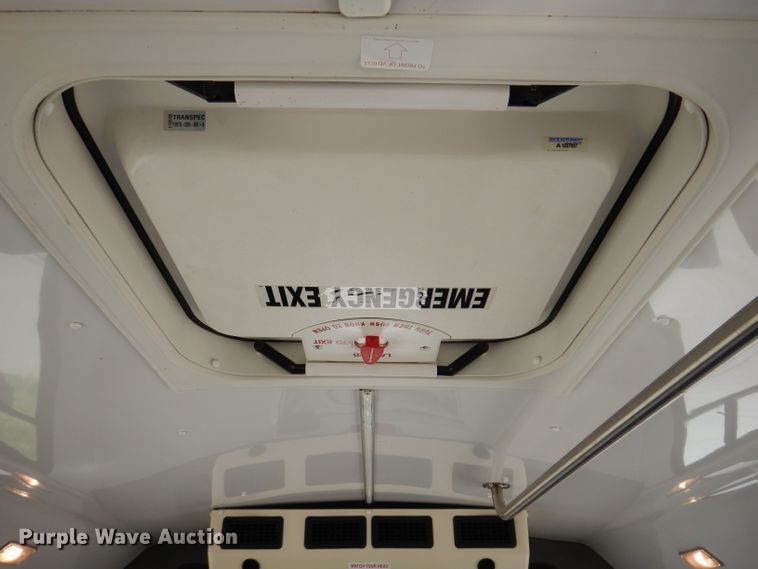 image for item IQ9609 2009 Ford E450 Super Duty  shuttle bus