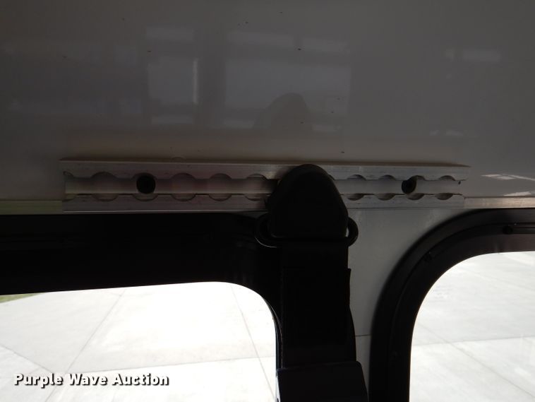 image for item IQ9609 2009 Ford E450 Super Duty  shuttle bus