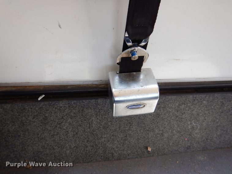 image for item IQ9609 2009 Ford E450 Super Duty  shuttle bus