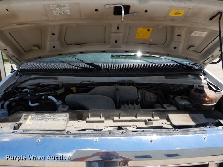 image for item IQ9609 2009 Ford E450 Super Duty  shuttle bus