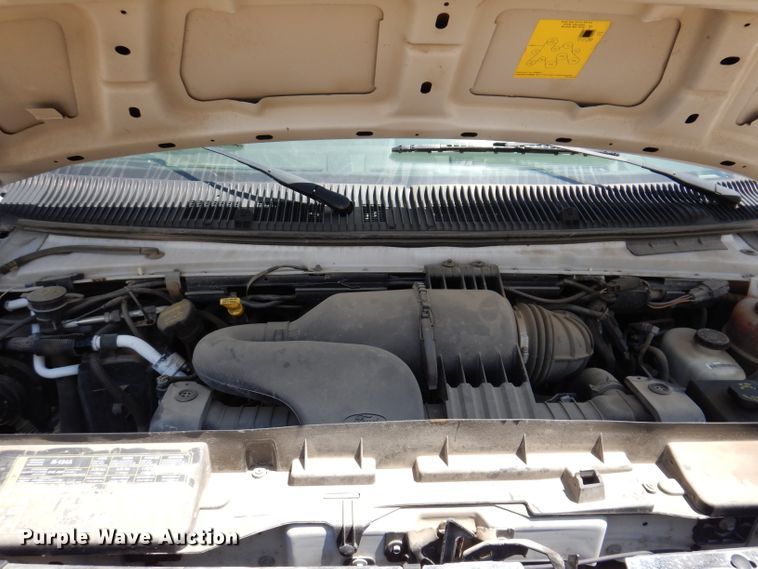 image for item IQ9609 2009 Ford E450 Super Duty  shuttle bus