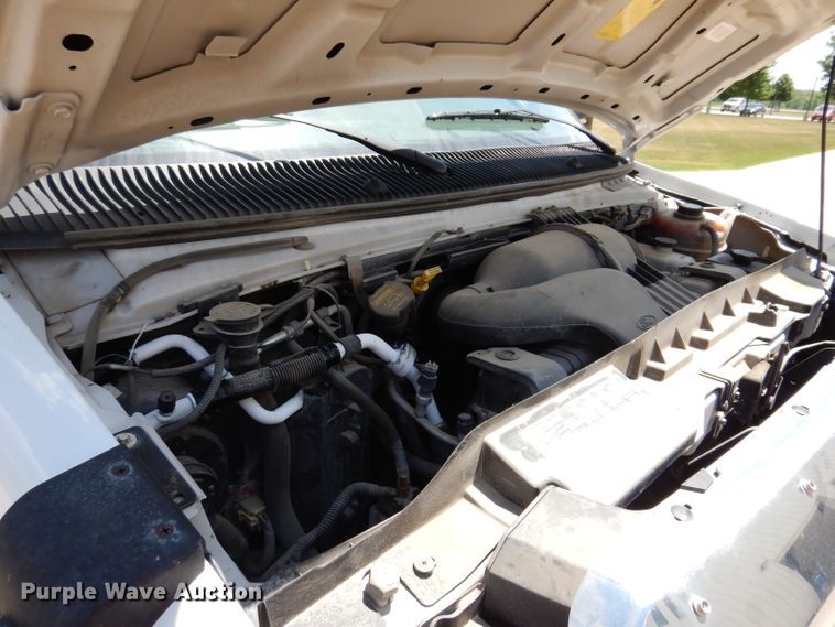 image for item IQ9609 2009 Ford E450 Super Duty  shuttle bus