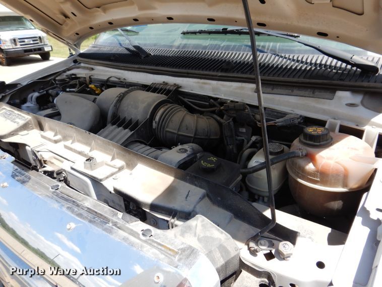 image for item IQ9609 2009 Ford E450 Super Duty  shuttle bus