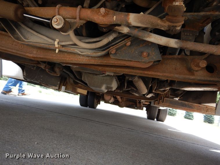 image for item IQ9609 2009 Ford E450 Super Duty  shuttle bus