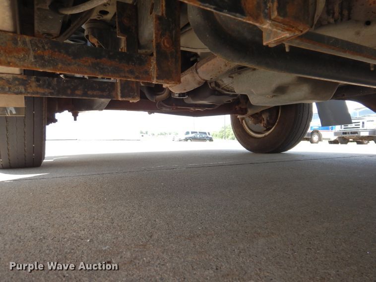 image for item IQ9609 2009 Ford E450 Super Duty  shuttle bus