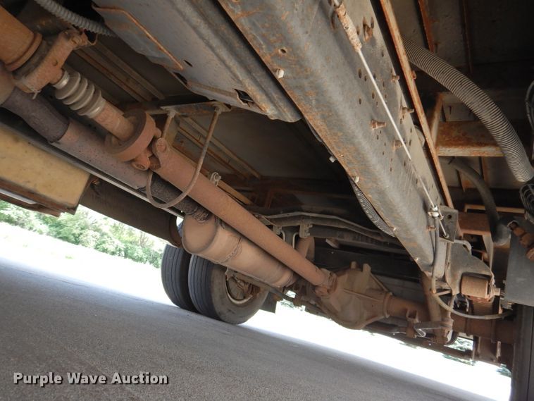 image for item IQ9609 2009 Ford E450 Super Duty  shuttle bus