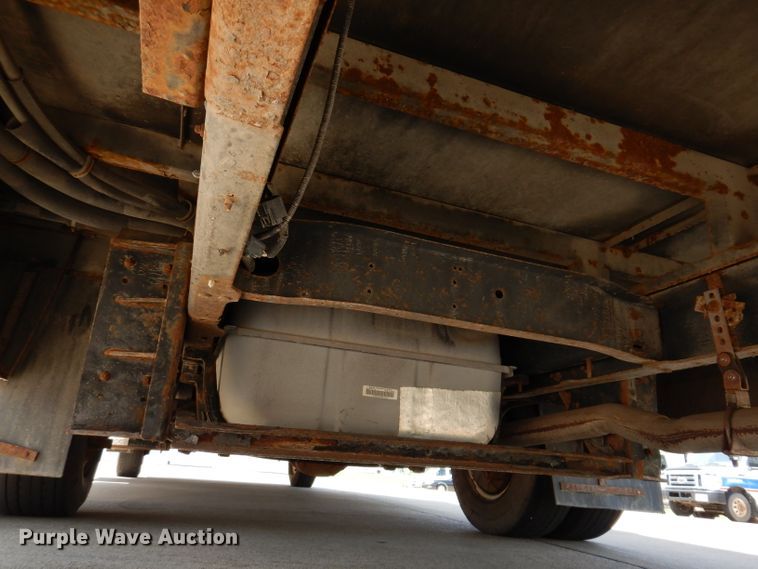 image for item IQ9609 2009 Ford E450 Super Duty  shuttle bus