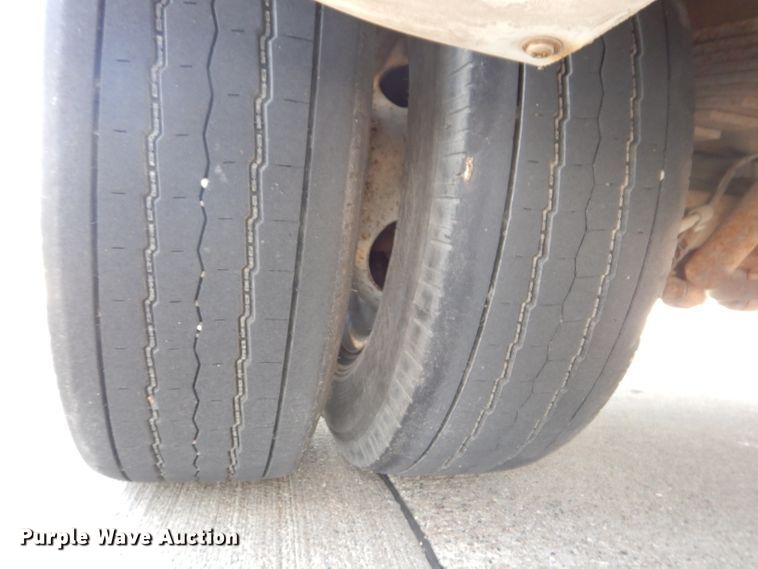 image for item IQ9609 2009 Ford E450 Super Duty  shuttle bus