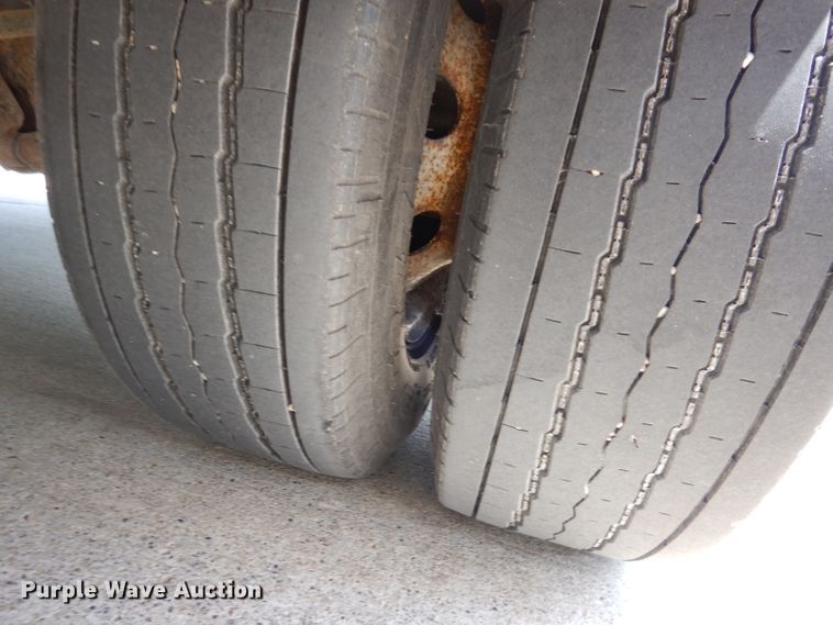 image for item IQ9609 2009 Ford E450 Super Duty  shuttle bus