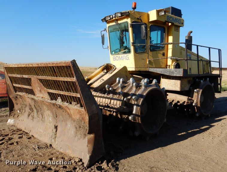 image for item IQ9639 2002 Bomag 772RB  landfill compactor