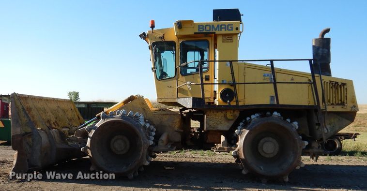 image for item IQ9639 2002 Bomag 772RB  landfill compactor