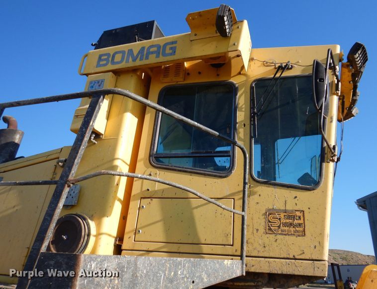 image for item IQ9639 2002 Bomag 772RB  landfill compactor