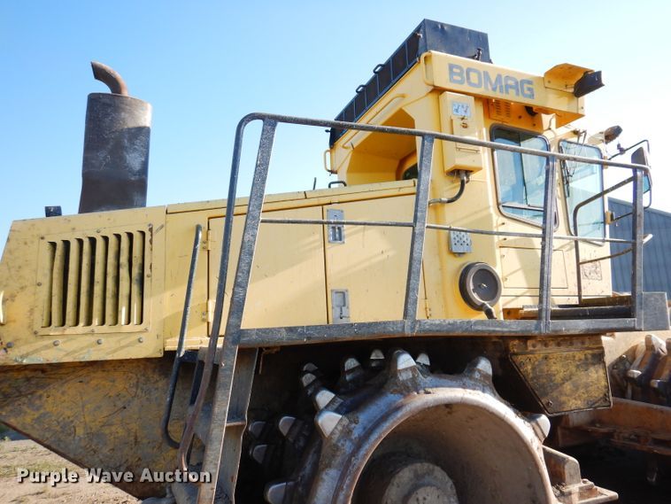 image for item IQ9639 2002 Bomag 772RB  landfill compactor