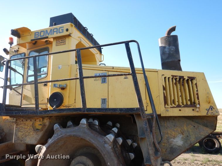 image for item IQ9639 2002 Bomag 772RB  landfill compactor