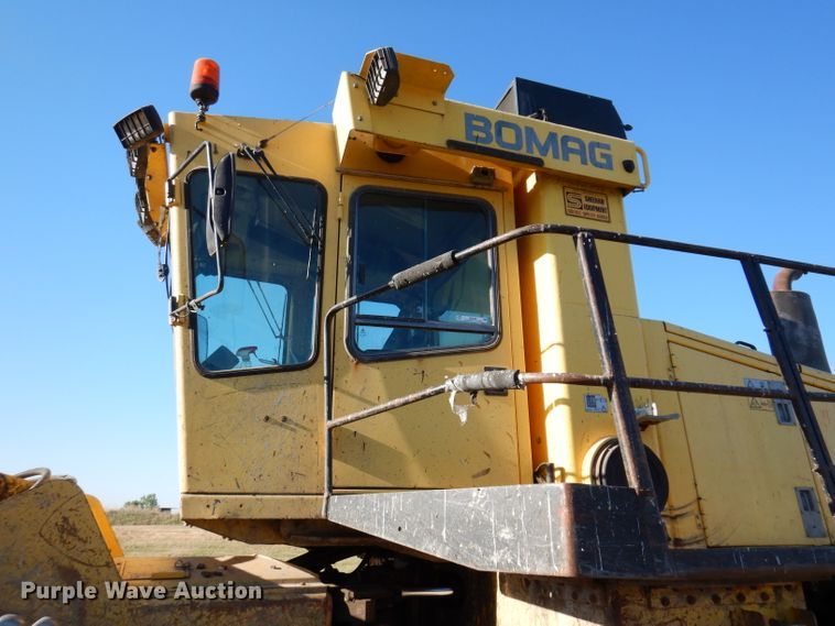 image for item IQ9639 2002 Bomag 772RB  landfill compactor
