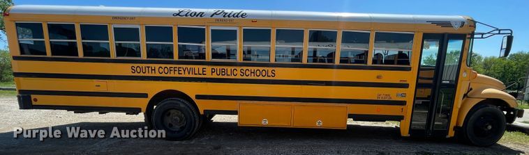 image for item IR9940 2006 IC PB 105  school bus