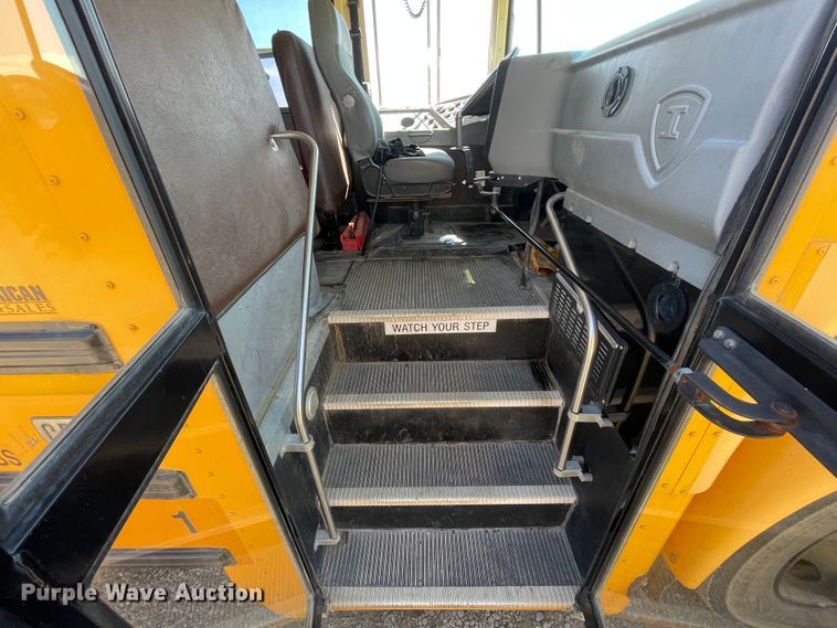 image for item IR9940 2006 IC PB 105  school bus