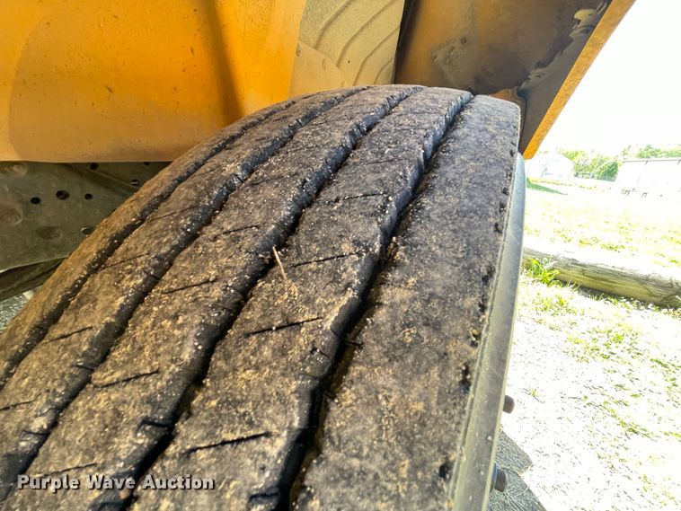 image for item IR9940 2006 IC PB 105  school bus