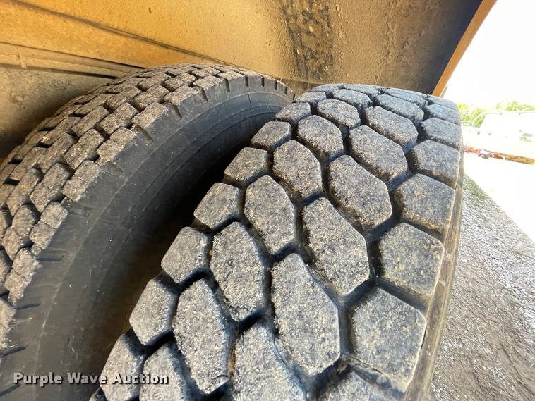 image for item IR9940 2006 IC PB 105  school bus