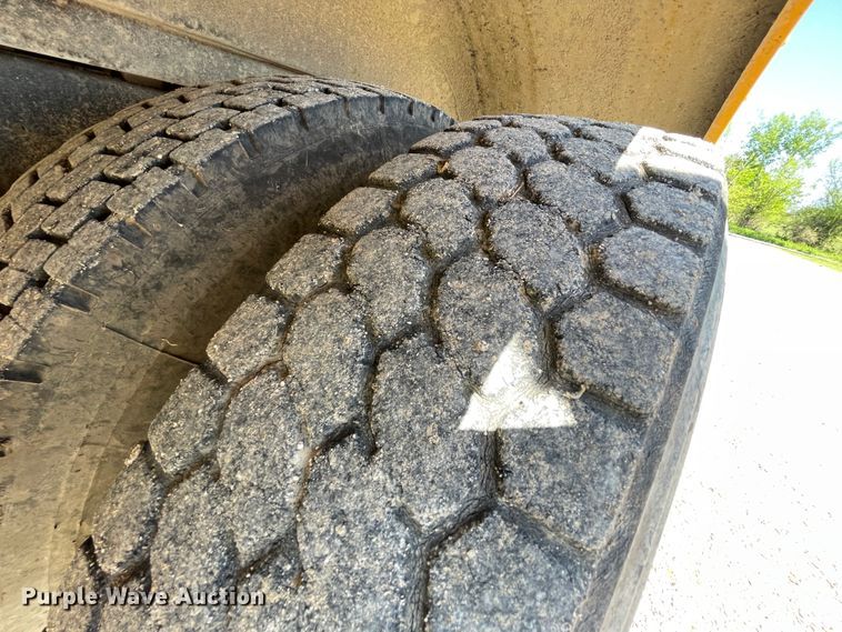 image for item IR9940 2006 IC PB 105  school bus