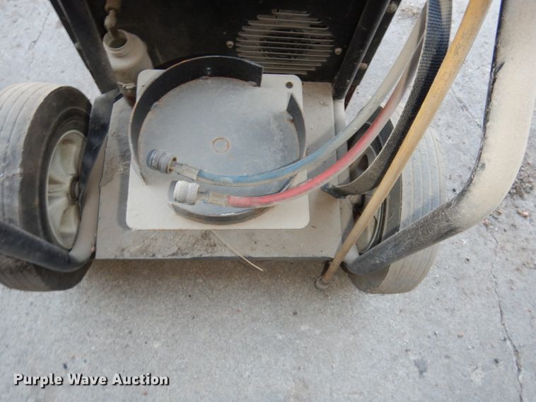 image for item IS9225 Robinair 17500B  refrigerant recovery and recycling sytem