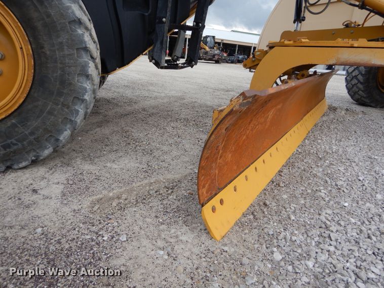 image for item IT9113 2013 Caterpillar 12M2  motor grader