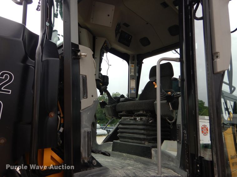 image for item IT9113 2013 Caterpillar 12M2  motor grader
