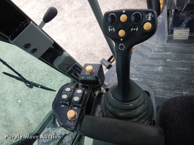 image for item IT9113 2013 Caterpillar 12M2  motor grader