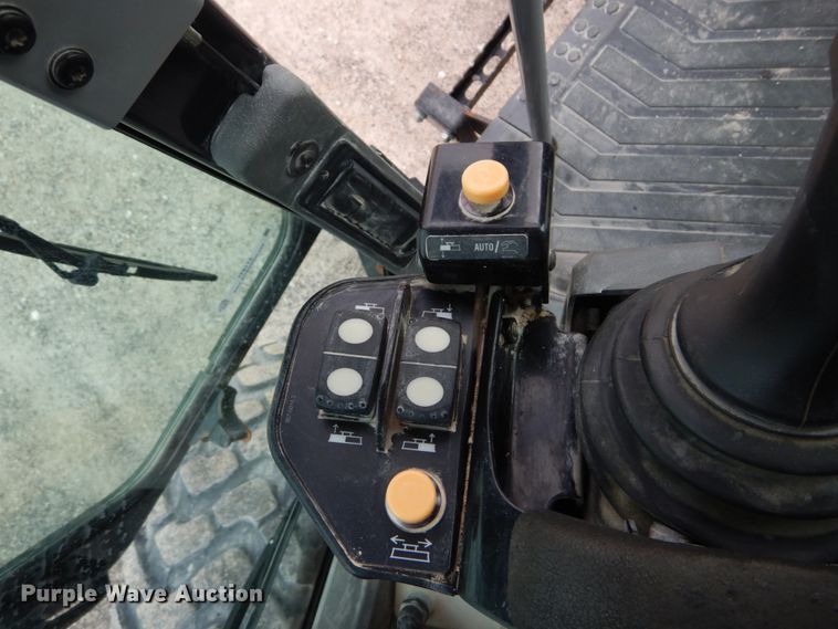 image for item IT9113 2013 Caterpillar 12M2  motor grader