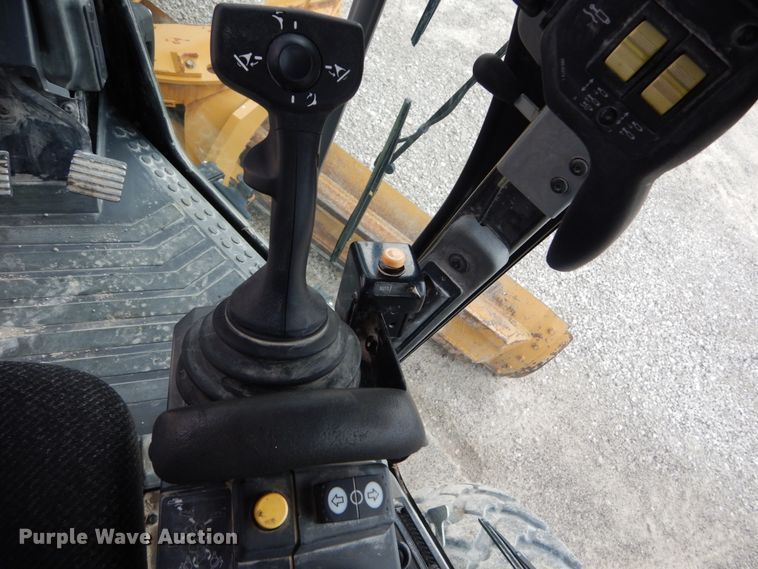 image for item IT9113 2013 Caterpillar 12M2  motor grader