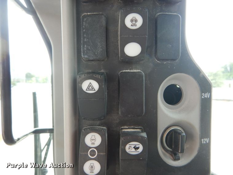 image for item IT9113 2013 Caterpillar 12M2  motor grader