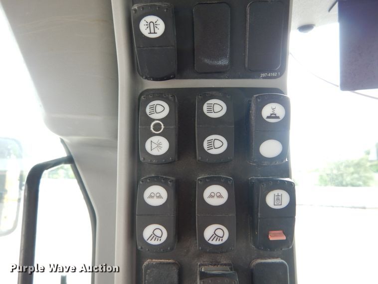 image for item IT9113 2013 Caterpillar 12M2  motor grader