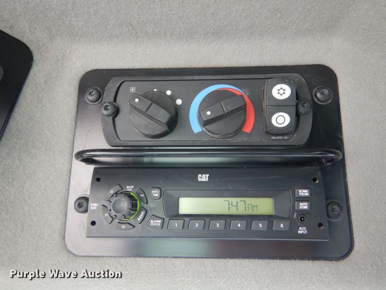 image for item IT9113 2013 Caterpillar 12M2  motor grader